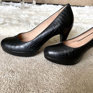 Comfy black platform heels